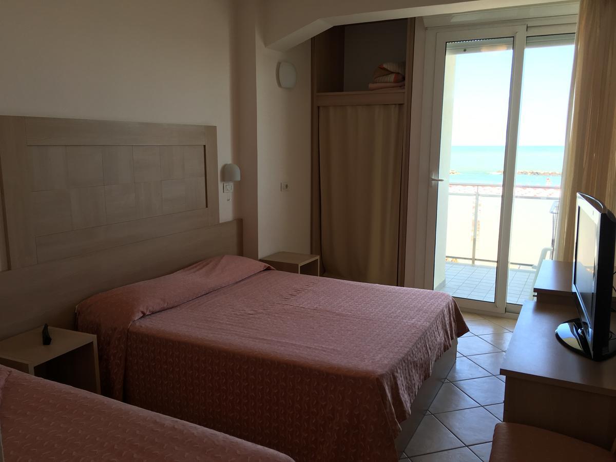 Hotel Excelsior Cattolica Exterior photo